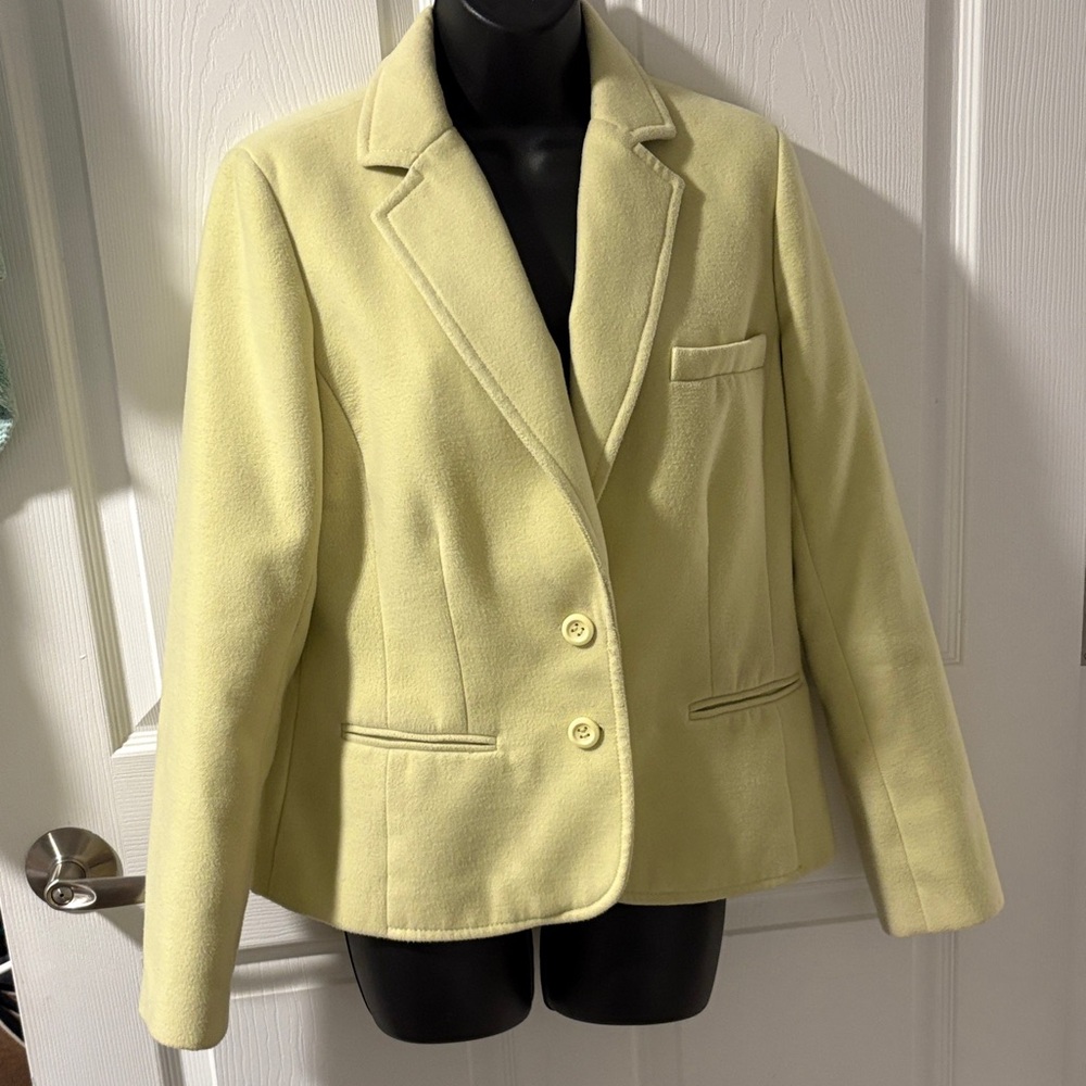 Focus 2000 Light Yellow Blazer